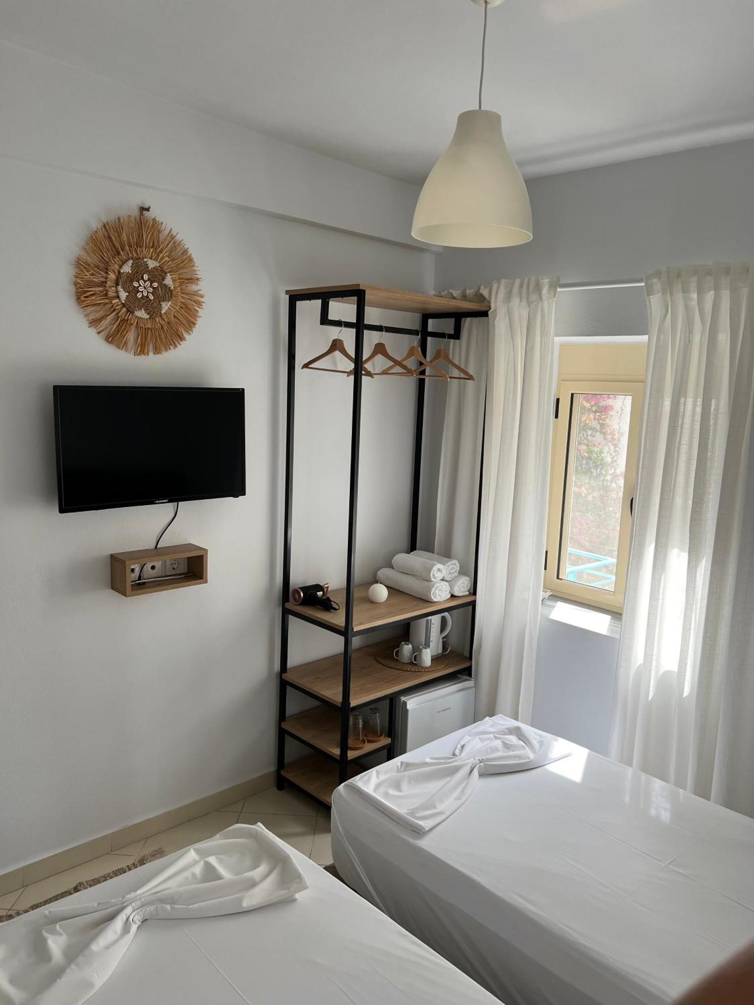 Helios Rooms Sarande Exterior photo