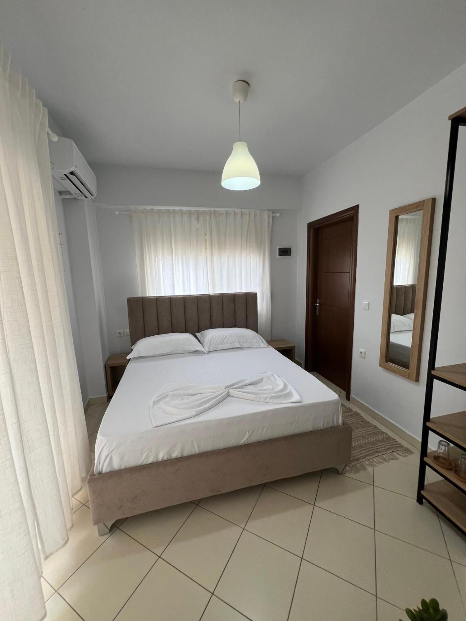 Helios Rooms Sarande Exterior photo