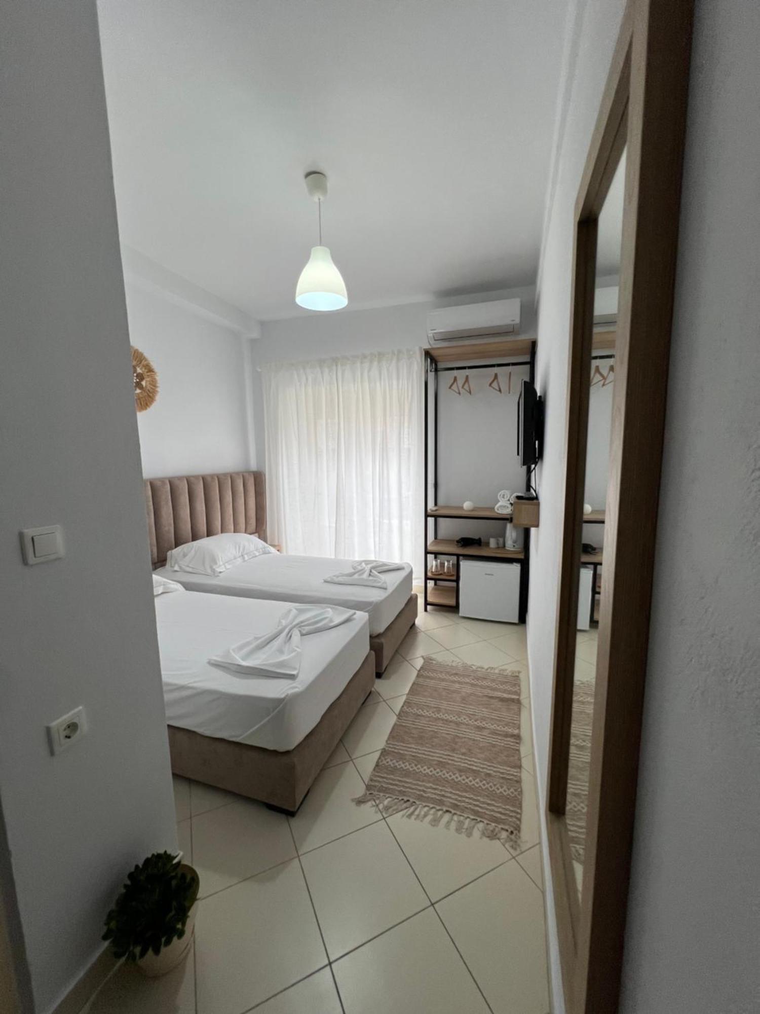 Helios Rooms Sarande Exterior photo
